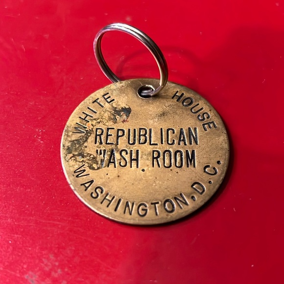 RARE White House Republican Wash Room Token Tag Vintage 1960’s - Picture 2 of 3